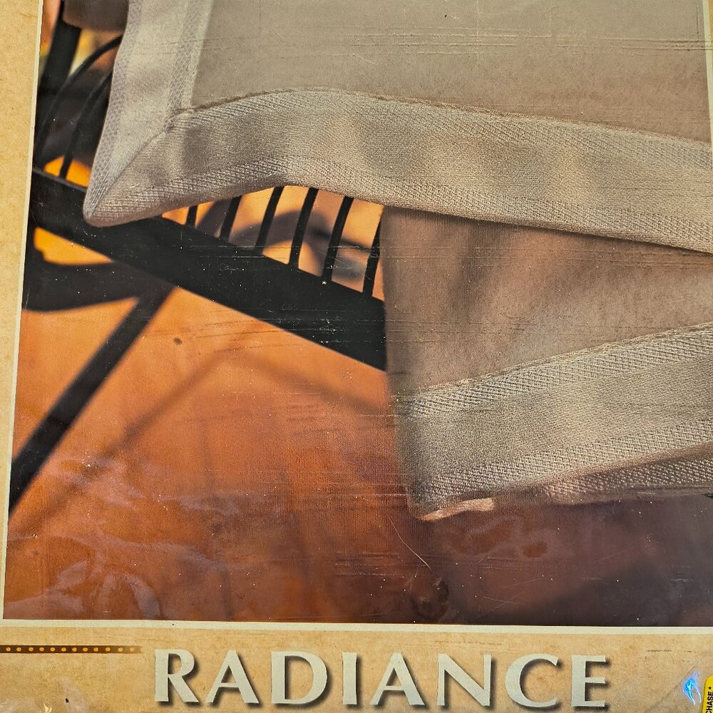 90" x 90" Radiance Blanket (Queen)
